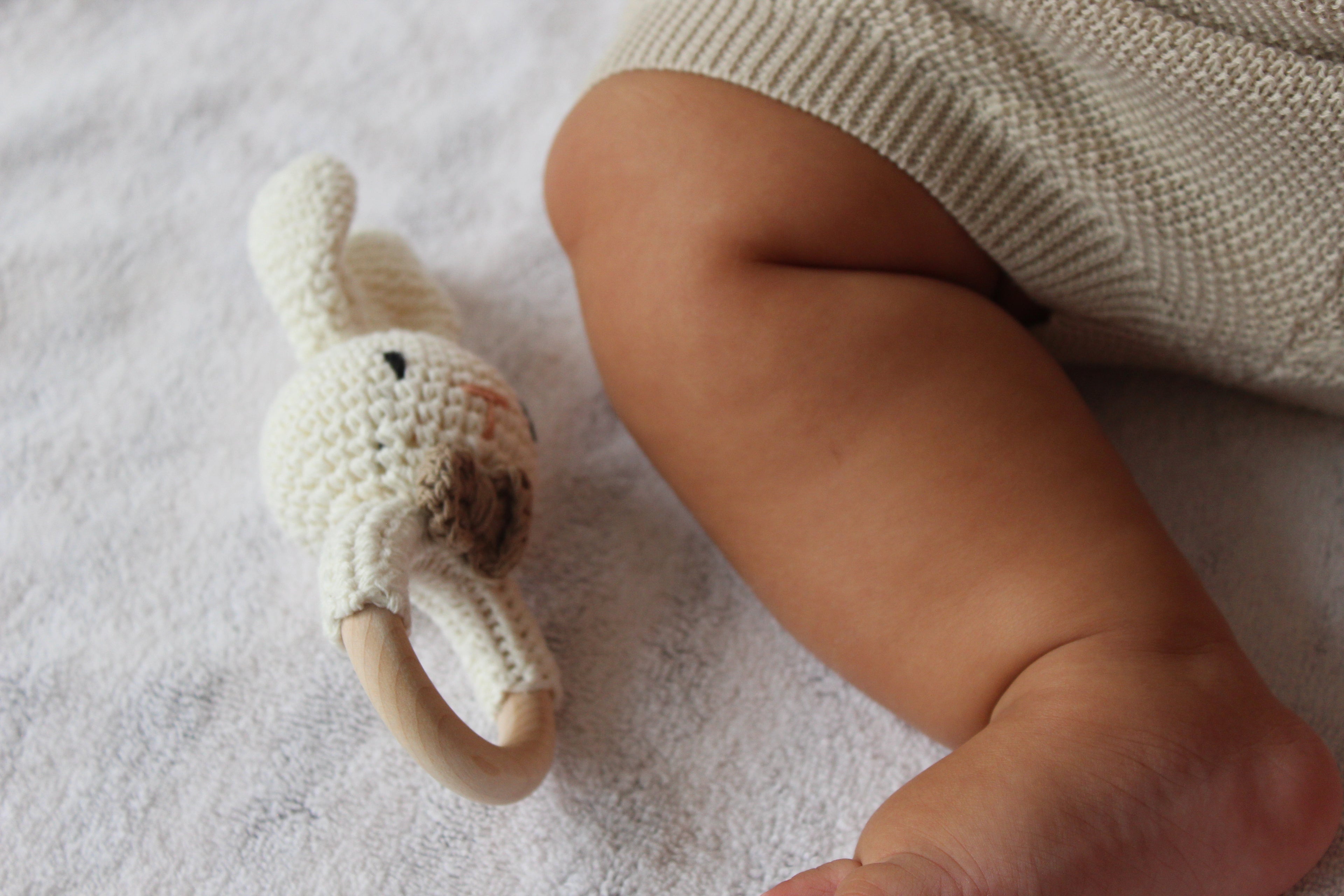 Sonaja conejo con moño