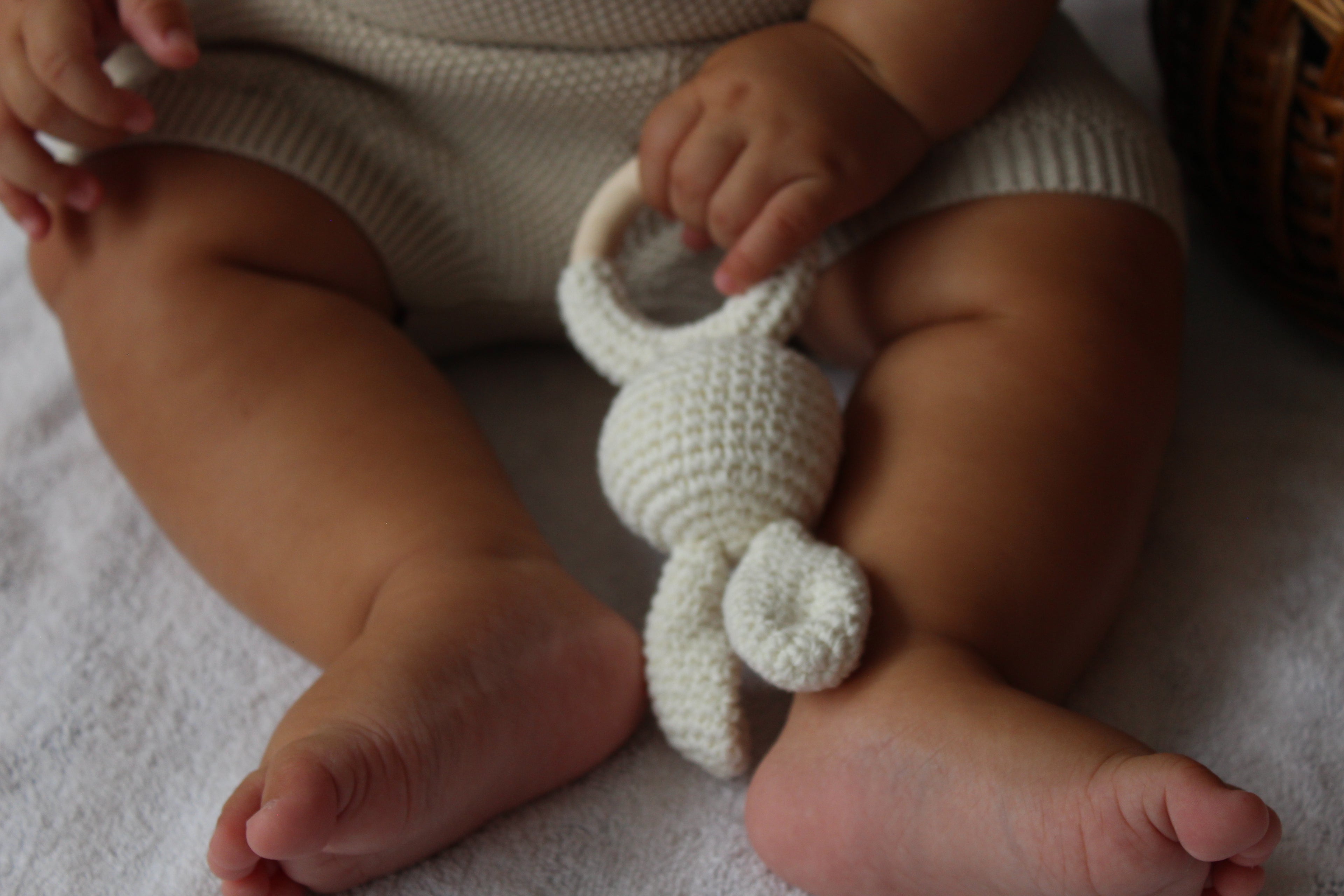 Sonaja conejo con moño