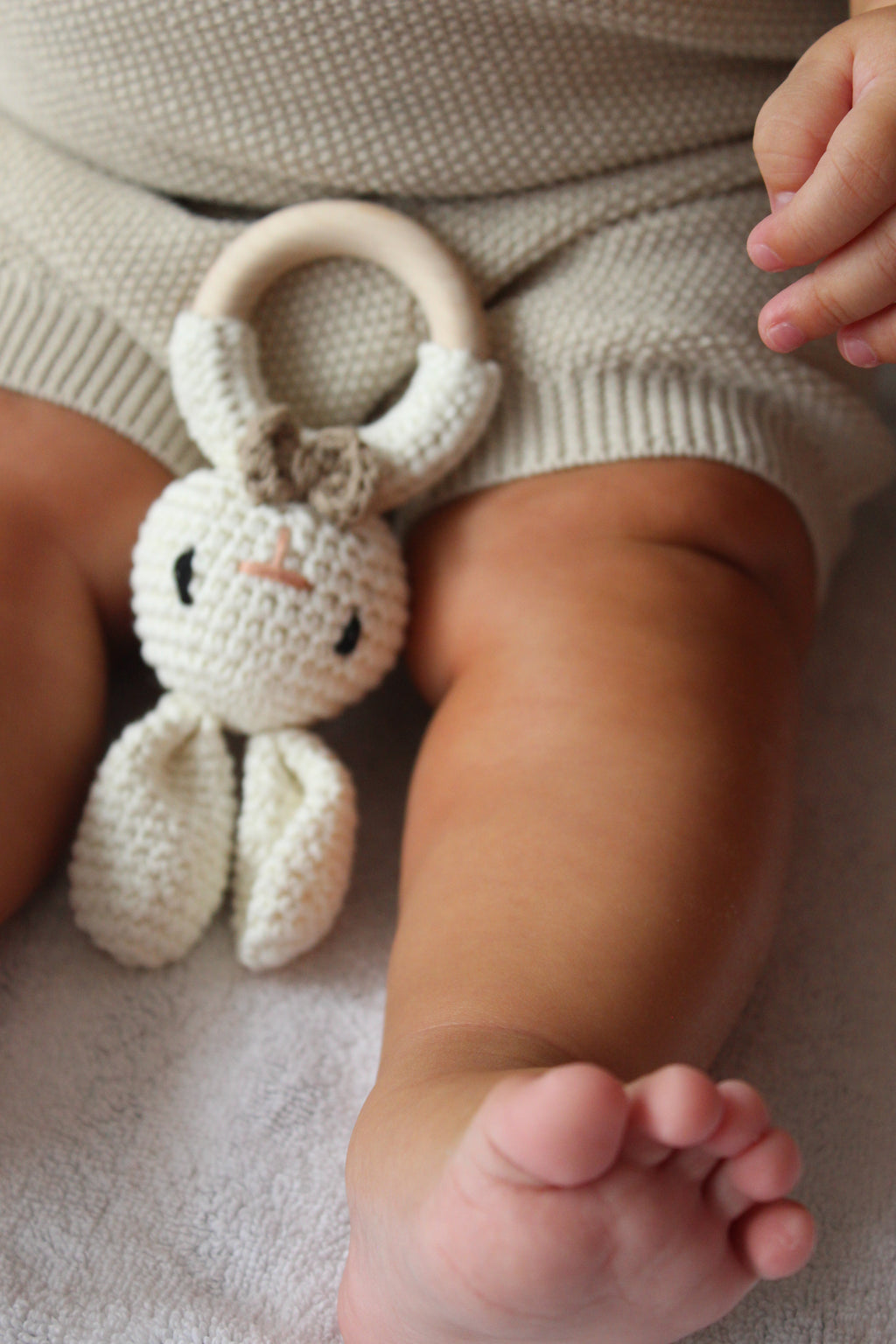 Sonaja conejo con moño